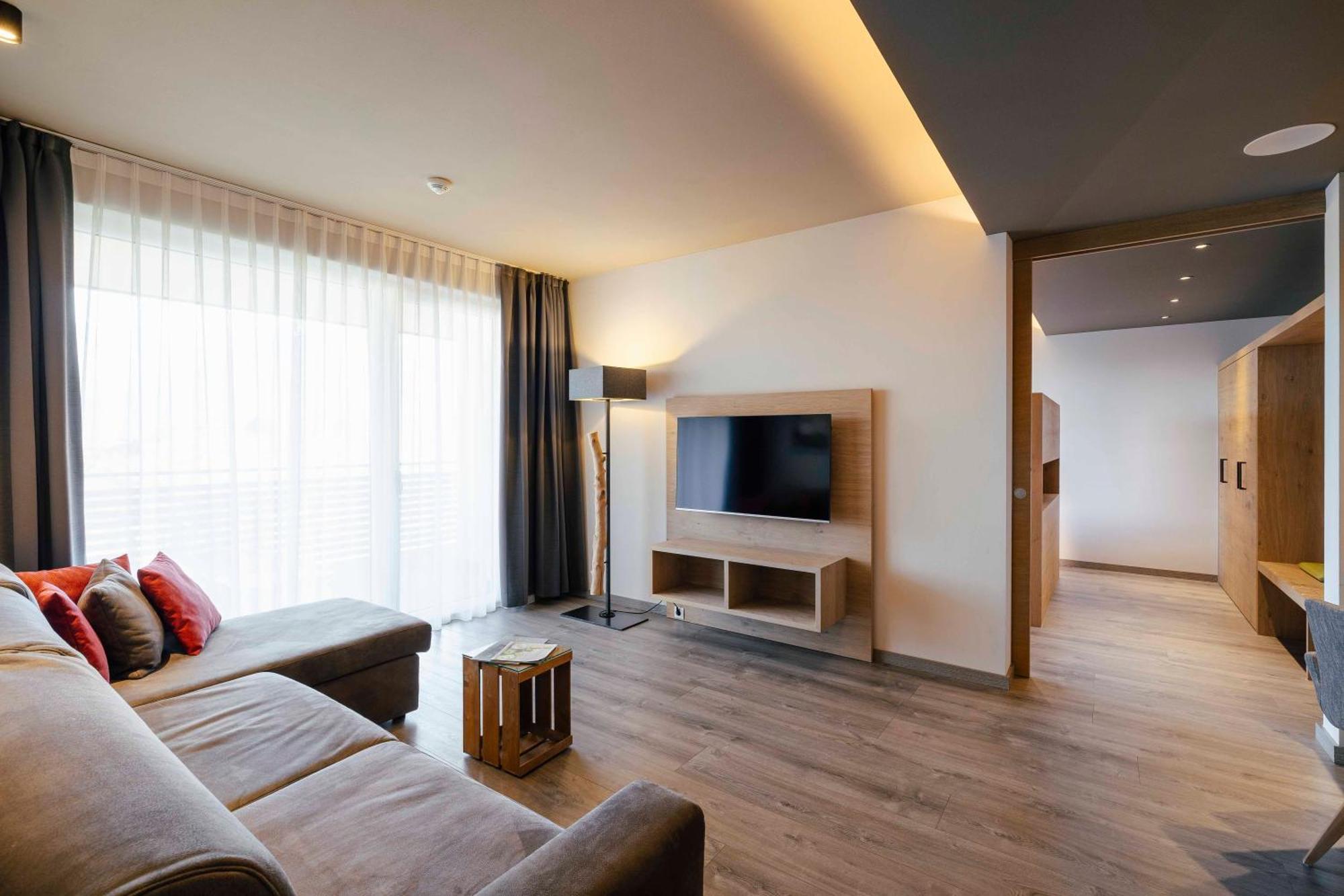Hotel Pfeiss Лана Екстер'єр фото